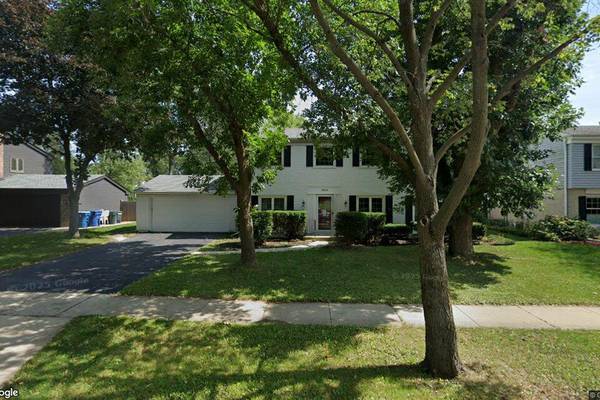 Single-family home sells in Downers Grove for $910,000