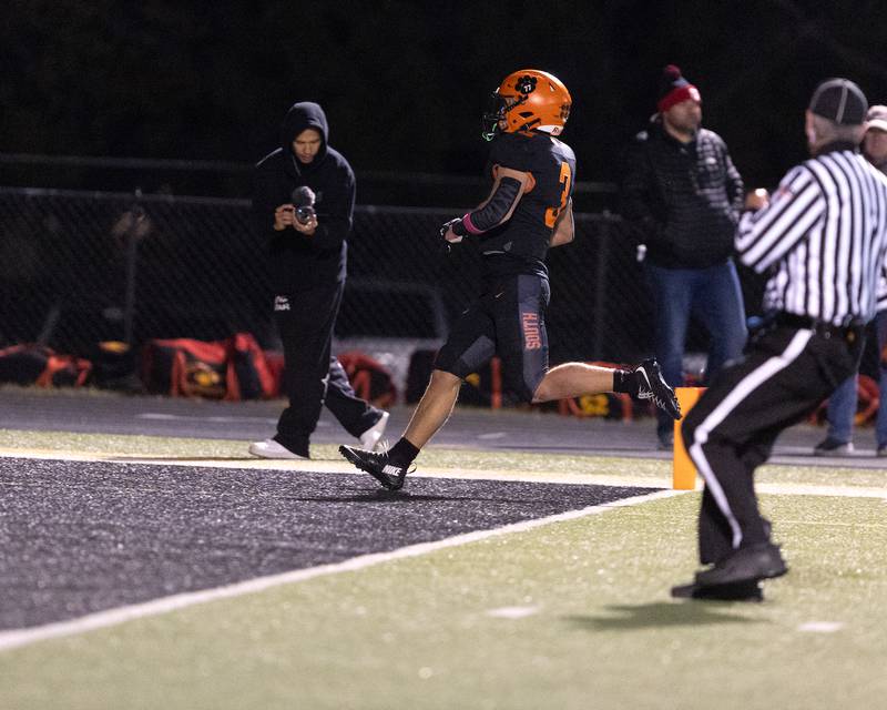 Wheaton Warrenville South's Owen Yorke scores a touchdown against Batavia on Friday, Oct. 24,2025 in Wheaton.