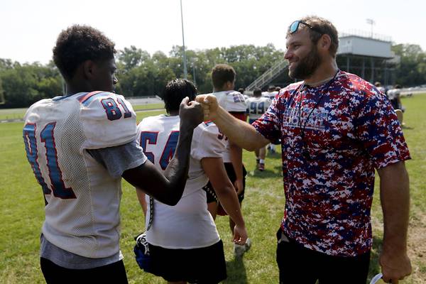 Dundee-Crown endures ‘crazy’ week: McHenry County Week 8 notebook