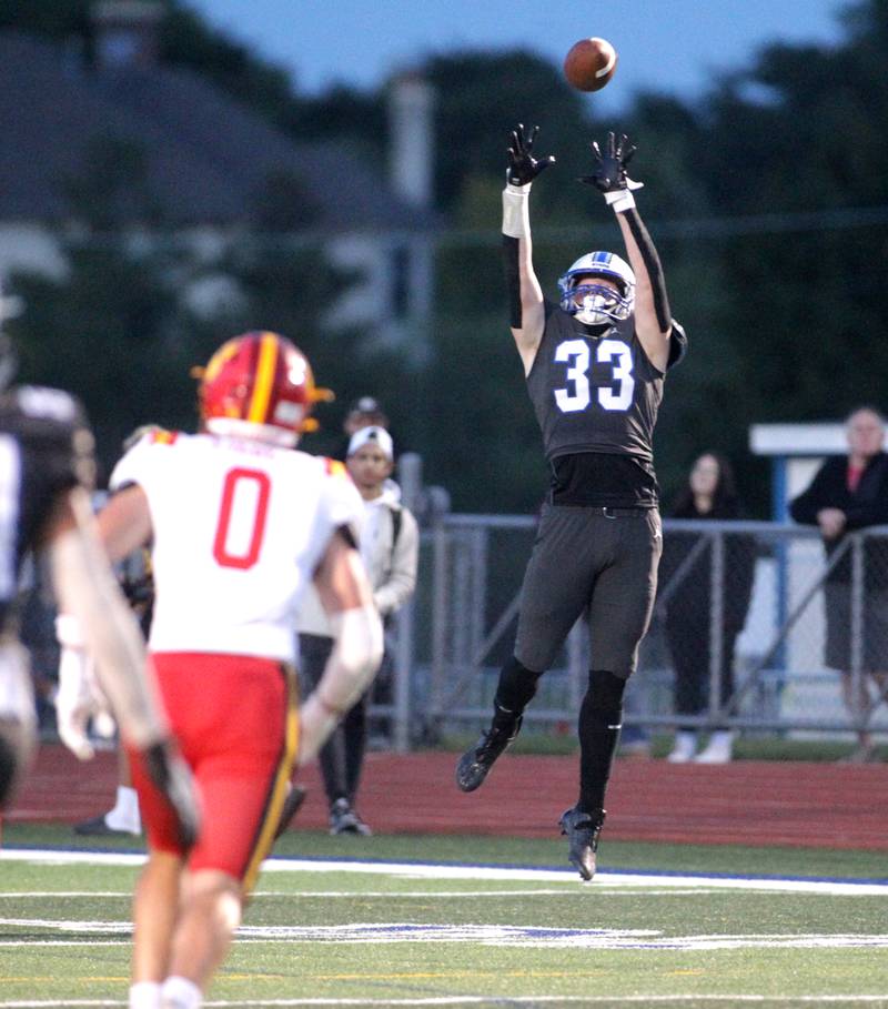 St. Charles North’s Jake Furtney makes a catch during a home game against Batavia on Friday, Sept. 15, 2023.