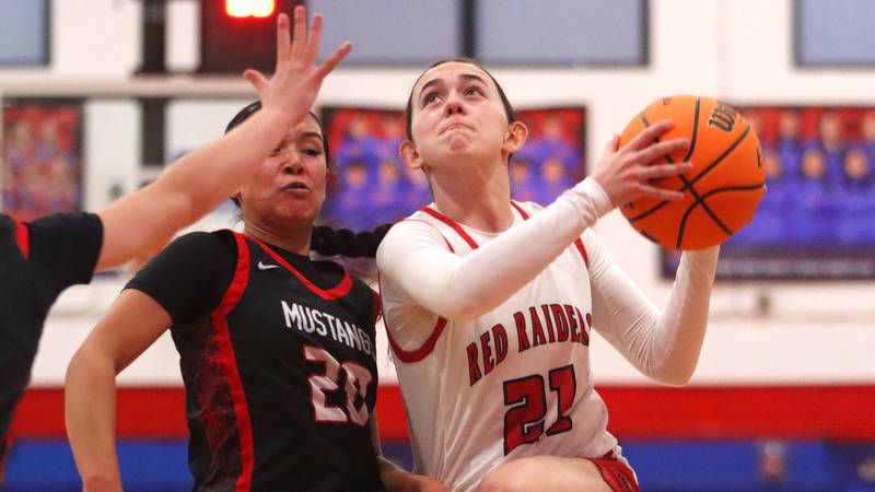 Photos: Huntley vs. Mundelein at Dundee-Crown in Komaromy Classic girls basketball