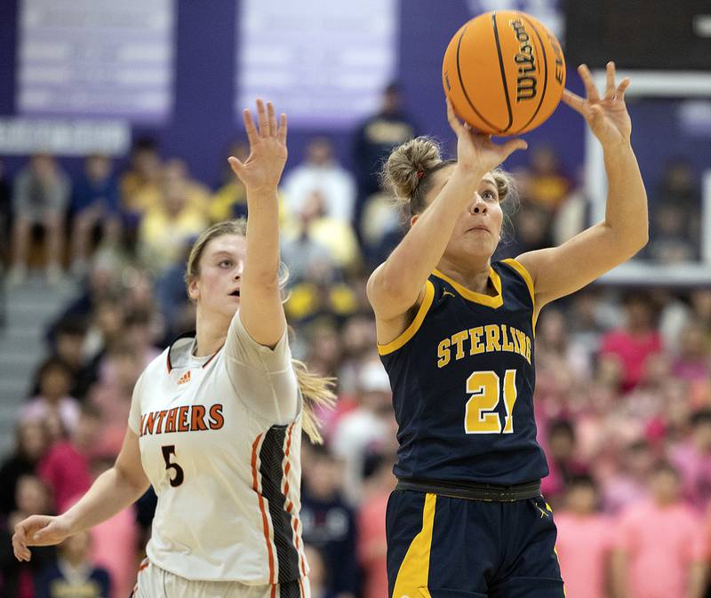 Sterling’s Jae James puts up a shot against Washington’s Rebecca McDougall Monday, March 3, 2025, during the 3A Supersectional at Rochelle High School.