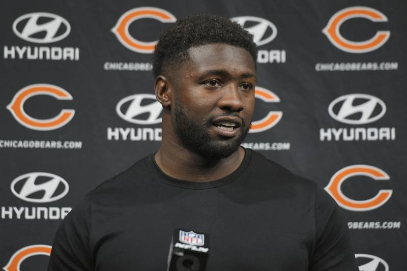 Chicago Bears linebacker Roquan Smith speaks during a news conference in October 2021.