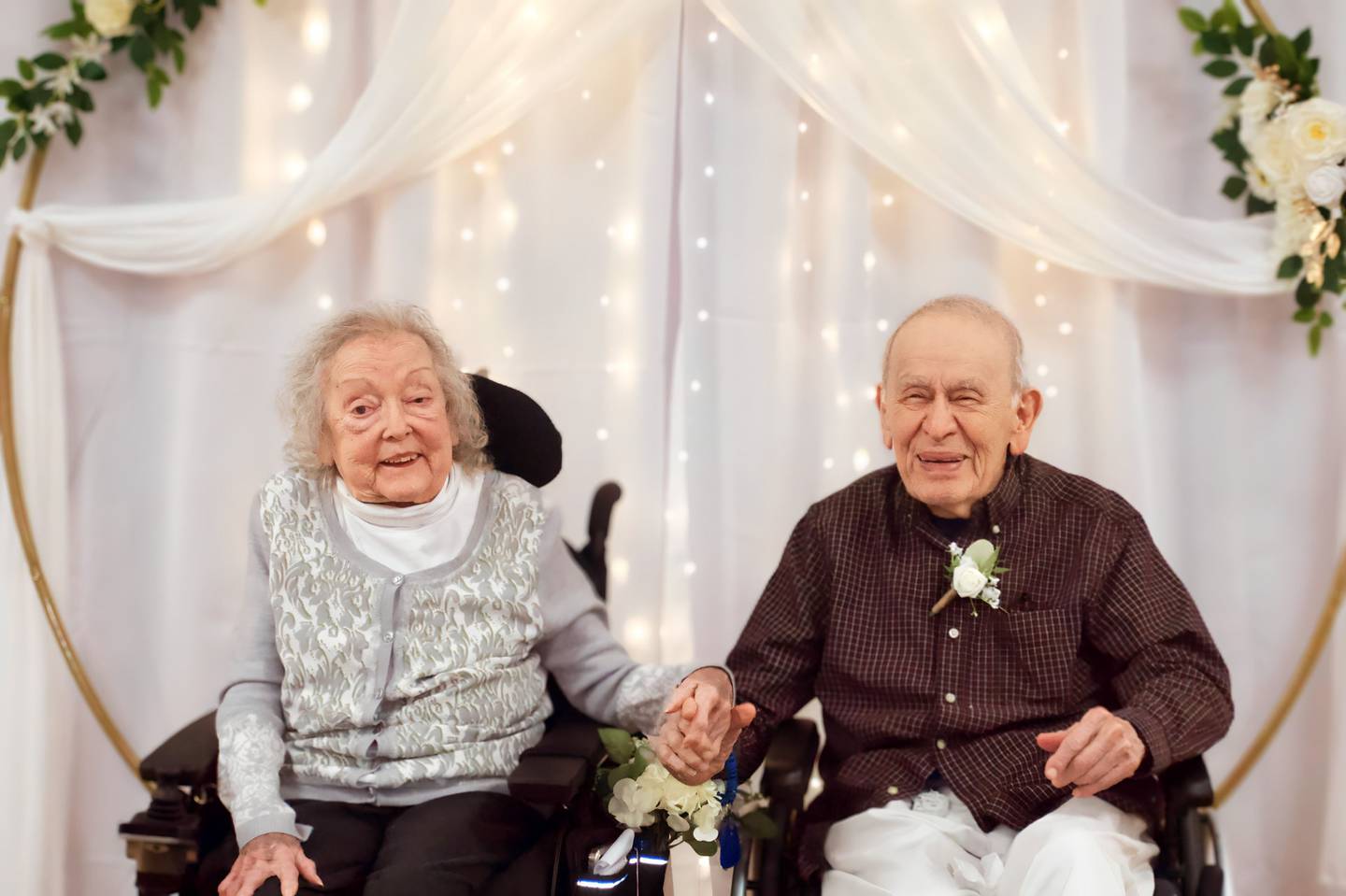 Ahead of Valentine’s Day, resident couples at Lake Barrington Woods gathered for a vow renewal ceremony celebrating decades of marriage and partnership.
