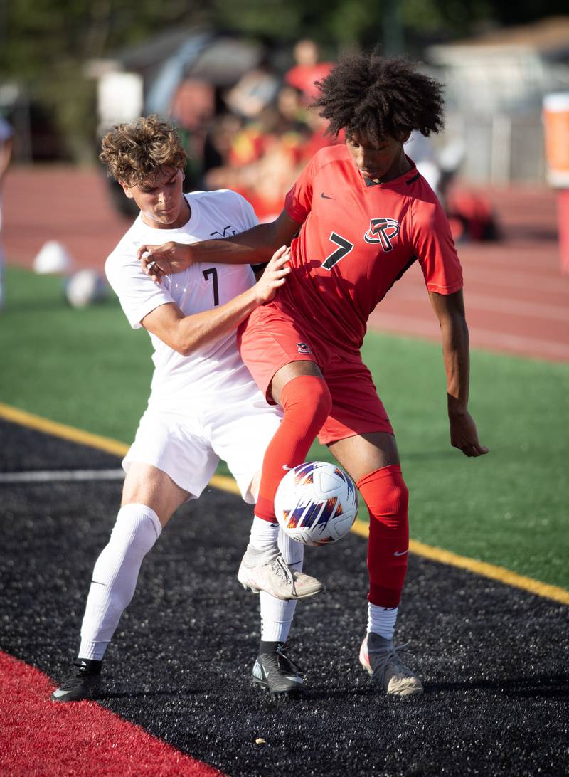 Bradley-Bourbonnais' Joshua Jones, right, plays the ball as Minooka's Ethan Koranda defends in a game on Tuesday, August 26, 2025.
