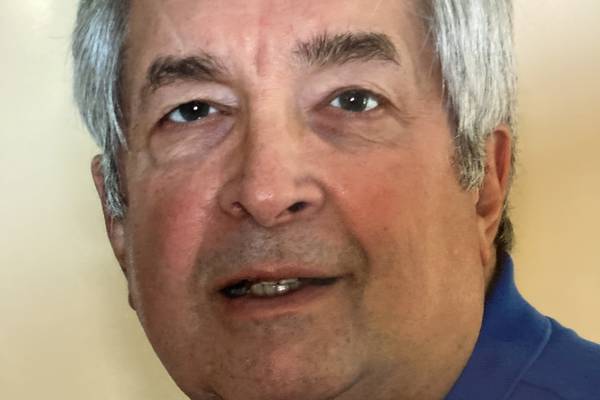 Streator woman establishes scholarship to honor late brother-in-law, Vietnam war vet, journalist
