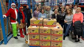 Berkshire Hathaway HomeServices Chicago’s Libertyville office donates Thanksgiving dinners