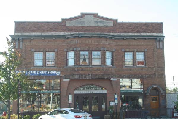 Two Illinois DAR chapters celebrate 130 years of service and friendship