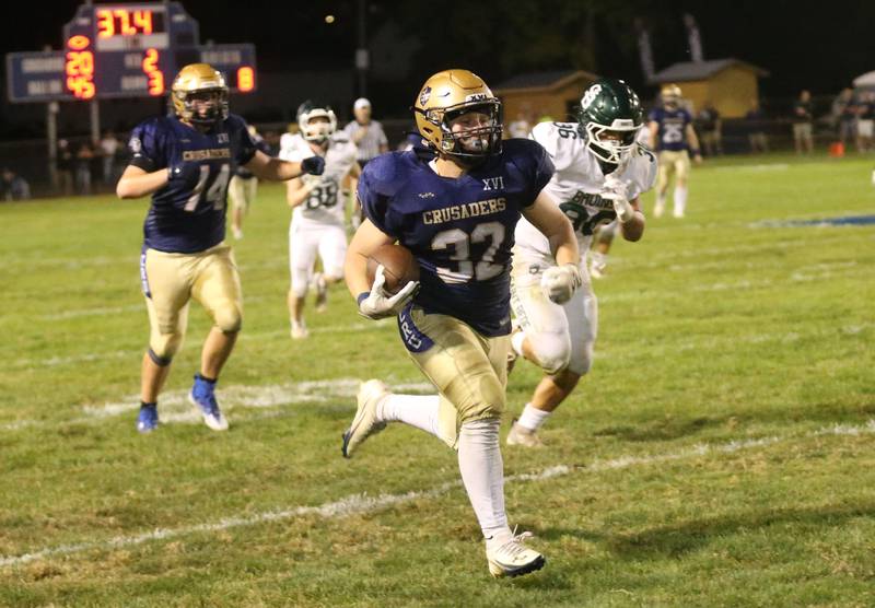 Marquette's Grant Dose scores a touchdown in the closing minute of the second quarter against St. Bede on Friday, Sept. 26, 2025 at Gould Stadium in Ottawa.