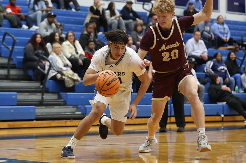 Plainfield South’s Isaiah Sepulveda drives to the baseline against Morris on Wednesday, Jan. 28, 2026 in Plainfield.