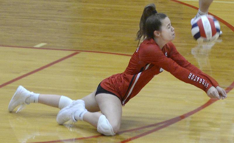 Streator’s Rilee Talty dives to return a serve during the second set against Herscher on Tuesday, Sept. 20, 2022, in Streator.