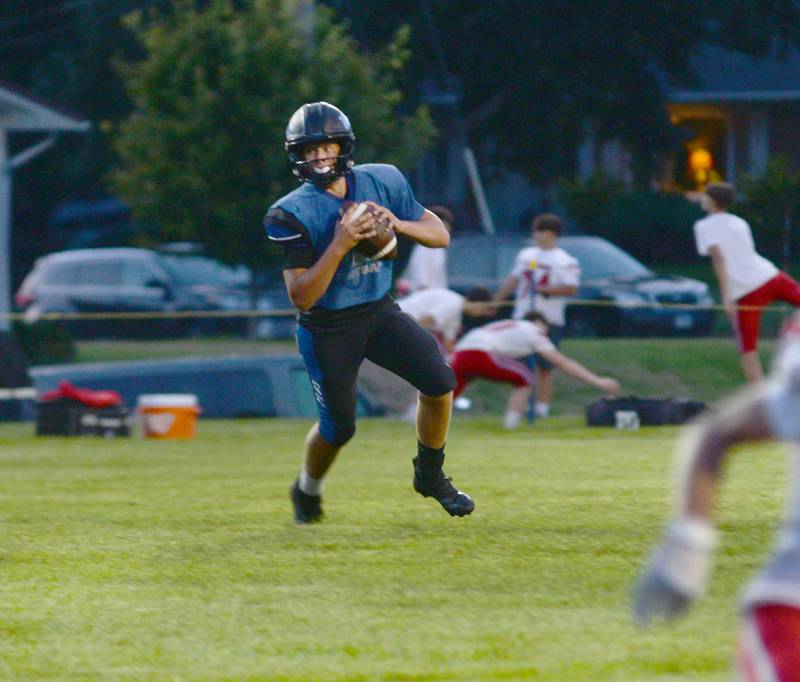 Eastland-Pearl City quarterback Deaken Hofmaster looks to pass during a practice game with Oregon at Lanark on Friday, Aug. 22, 2025.