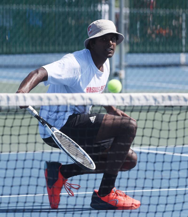 Joe Lewnard/jlewnard@dailyherald.com
Hinsdale Central doubles player Jai Vallurupalli can’t quite get the ball to roll over the top of the net during the Class 2A state tennis semifinals at Hersey High School in Arlington Heights Saturday.