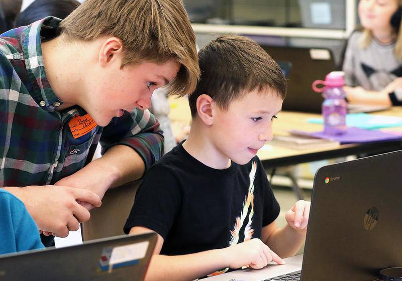 Woodstock School District 200 students collaborate to learn coding