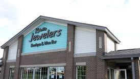 Batavia jewelry shop celebrates 20 years this Saturday