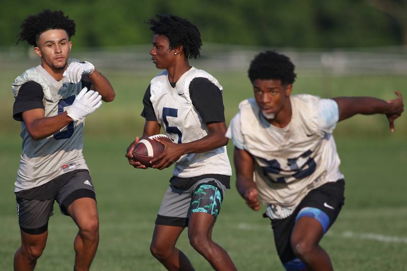 Oswego East football vs Waubonsie Valley: Live coverage scores Week