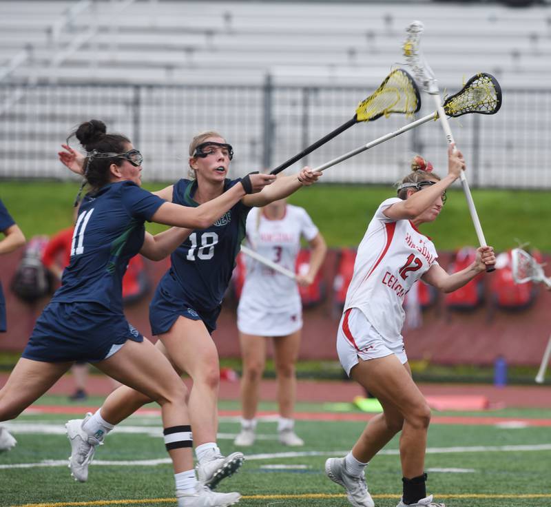 Joe Lewnard/jlewnard@dailyherald.com
Hinsdale Central’s Ariana Tavoso, right, scores as New Trier’s Lilly Wallace, left, and Kennedy Meier defend during the girls lacrosse IHSA championship game at Hinsdale Central High School Saturday.