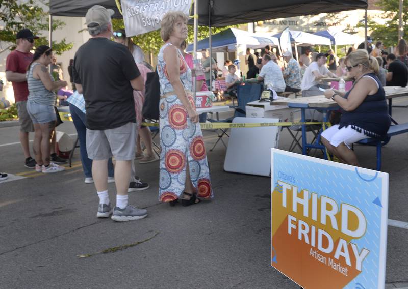 Large crowds packed Madison Street in Ottawa during Third Friday on June 17, 2022.