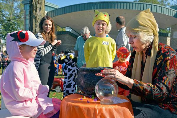 5 Things to Do: Howlin’ at the Moon, Halloween costume contest & parade and more in DuPage County