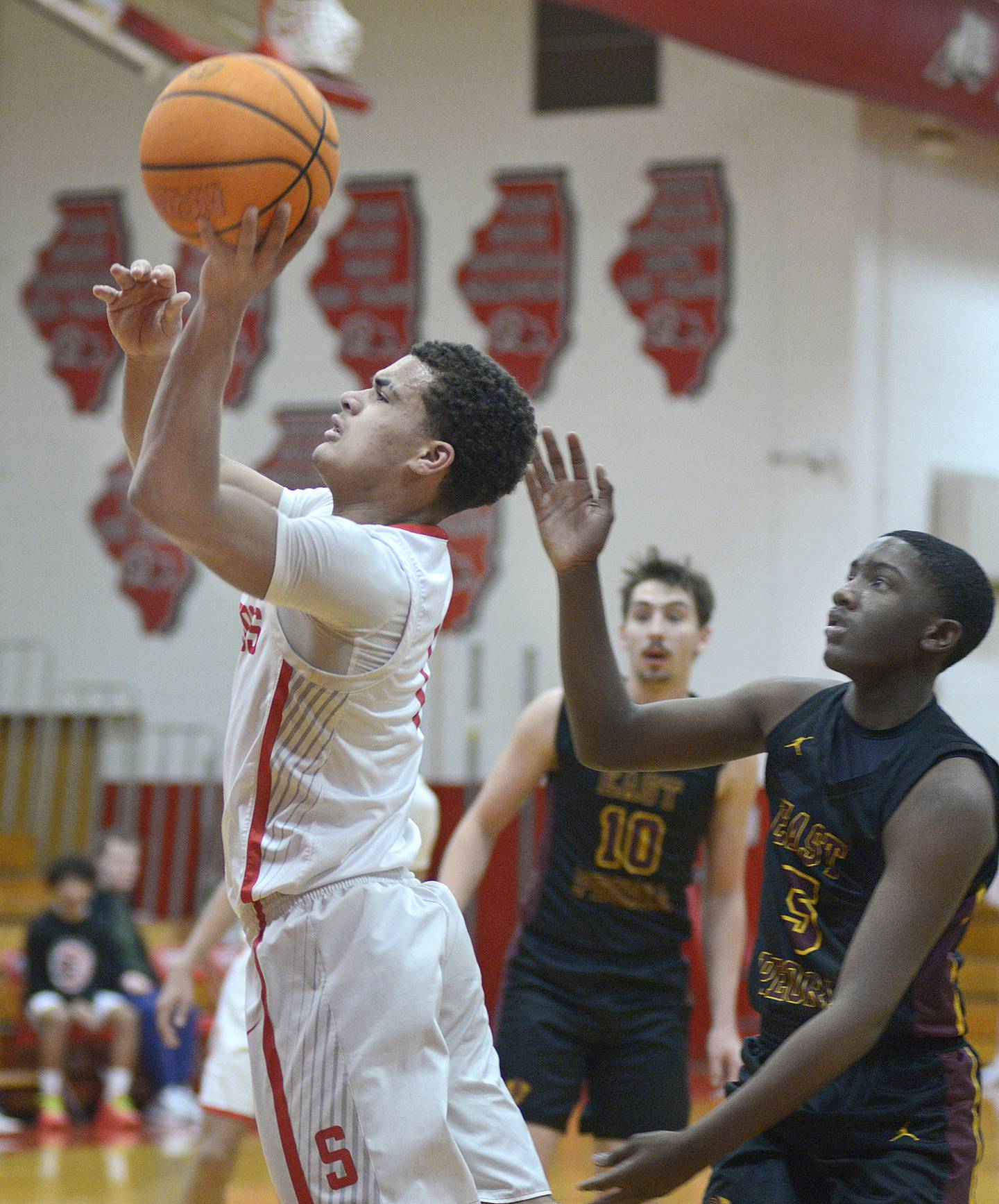 Streator’s LA Moton gets past East Peoria’s Kaylen Hardy for a shot attempt Wednesday, Ja. 28, 2026, in Streator.
