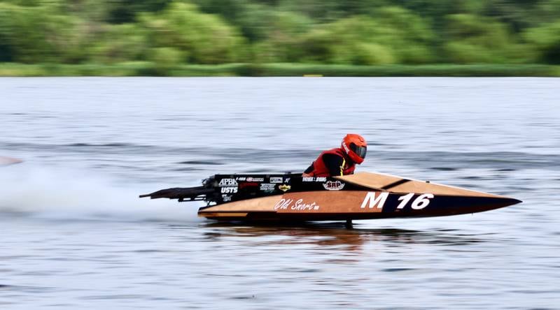 Wendy Eldredge of Brookfield Wis., races during the APBA Pro National Boat Races on Sunday, July 27, 2025 in DePue.