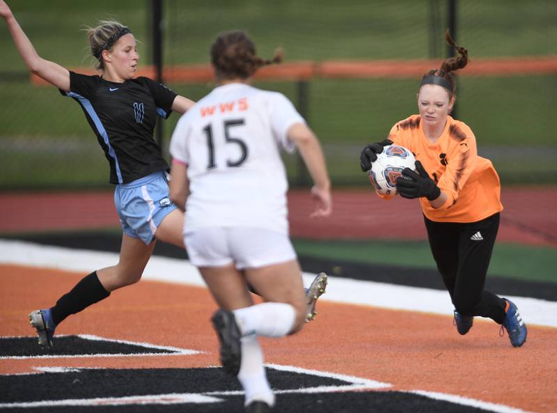 John Starks/jstarks@dailyherald.com
Wheaton Warrenville South goalkeeper Caroline Spayth controls the ball as St. Charles North’s Sidney Timms tries to get a foot on it in the St. Charles East girls soccer sectional semifinal game on Tuesday, May 24, 2022.