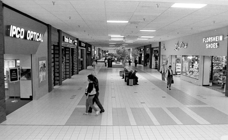 A view inside the Peru Mall in 1989.