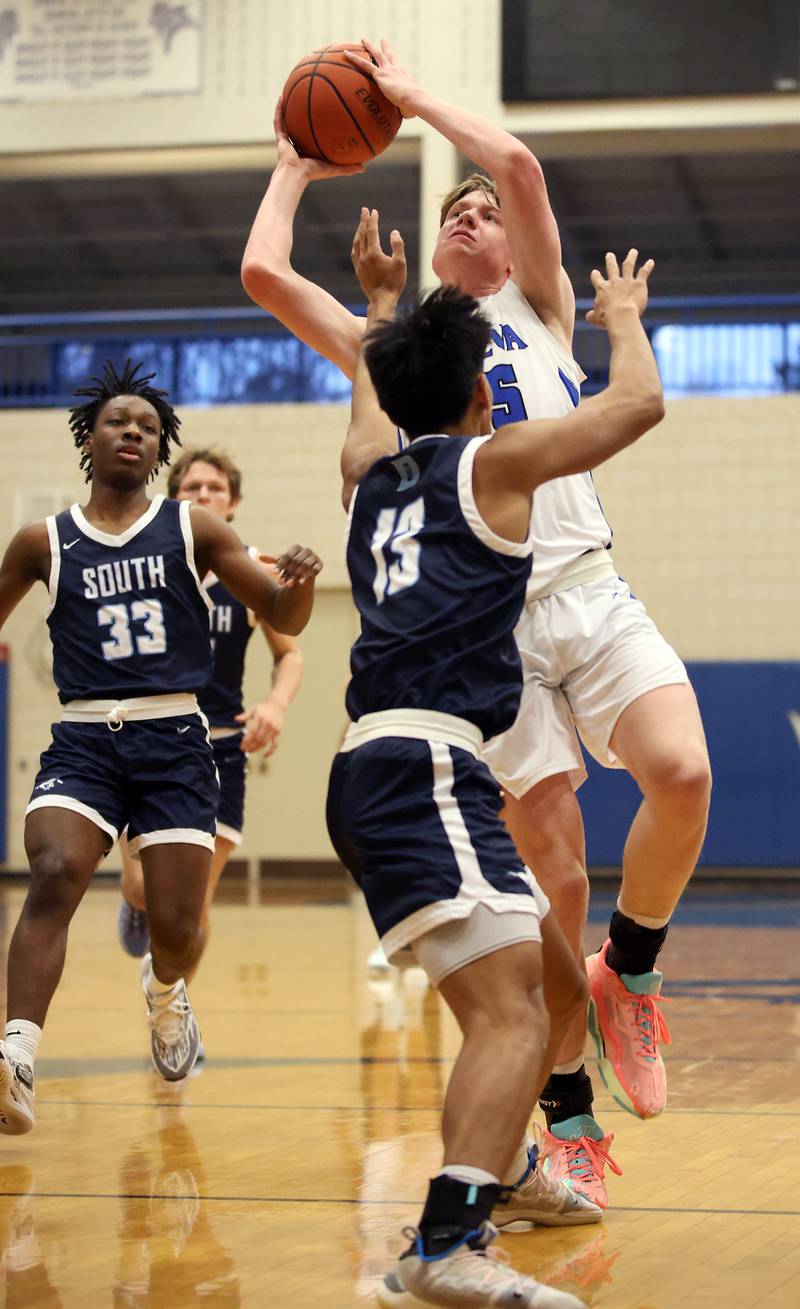 Brian Hill/bhill@dailyherald.com
Geneva’s Hudson Kirby (25) shoots over Downers Grove South’s Richard Gasmen (13)  Friday November 24, 2023 in Geneva.