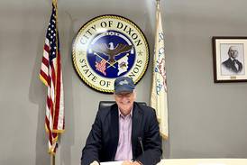Dixon mayor loses bet with Rockford over high school 2025 Stateline Quiz Bowl tournament finale 