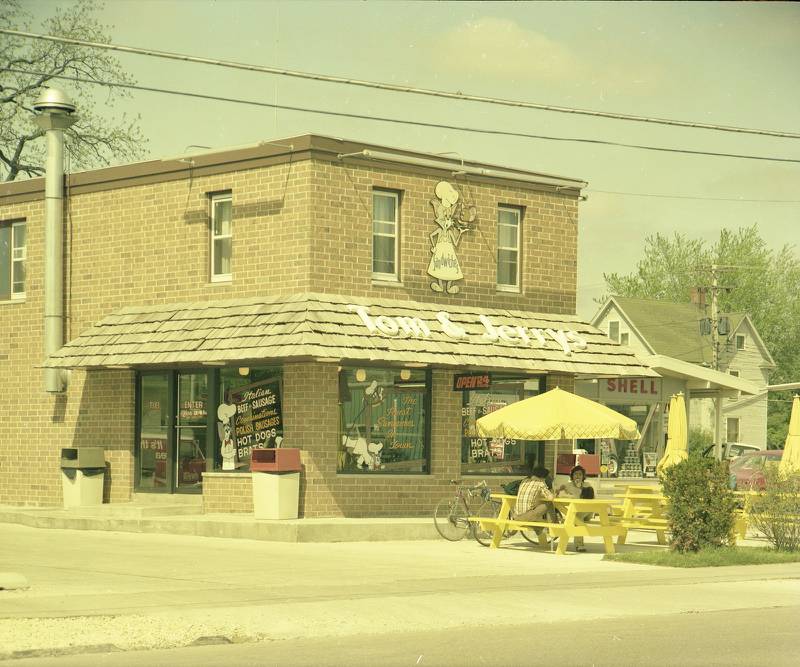 Tom & Jerry's Restaurant at the 185 West Lincoln Highway location in May 1975.