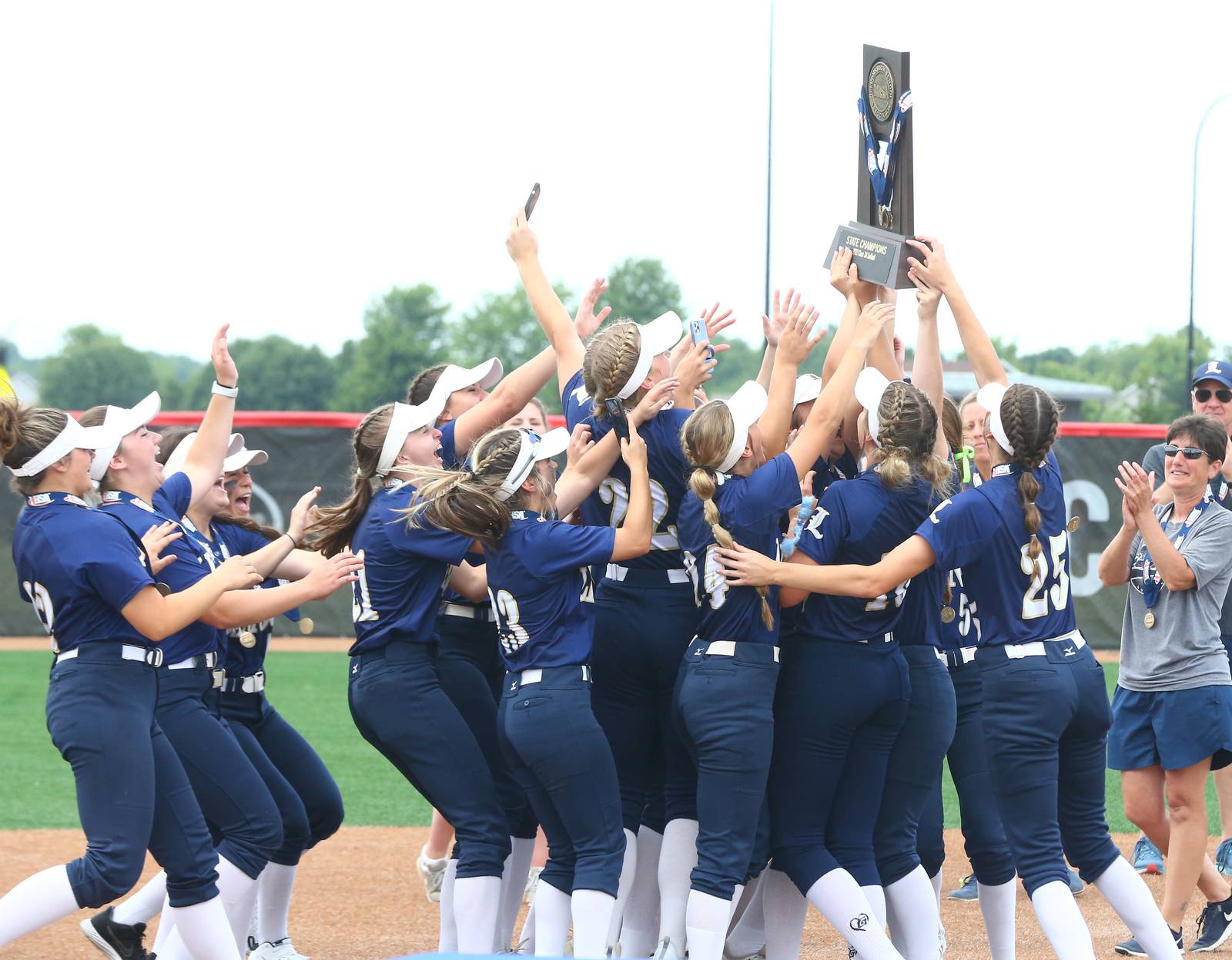 IHSA softball Lemont edges St. Ignatius, 10, to win state title