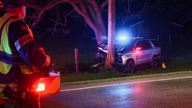 Lake County Sheriff’s car hits utility pole near Woodstock while taking person to McHenry County jail