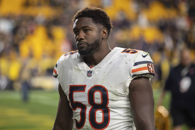 Chicago Bears inside linebacker Roquan Smith walks off the field after playing the Pittsburgh Steelers on November 8, 2021 in Pittsburgh.
