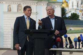 After talks with Zelenskyy and Macron, US senators warn: Putin ‘is preparing for more war’