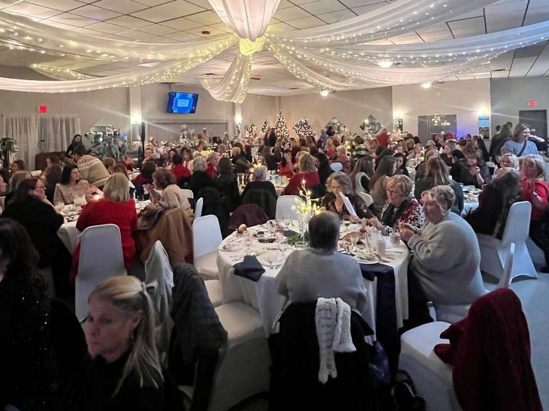 The Lincoln-Way Area Business Women’s Organization held another successful holiday auction Dec. 4 at the Harry E. Anderson VFW Post 9545 in New Lenox. The auction netted approximately $38,000 for scholarships to women living in New Lenox, Frankfort, Mokena, Manhattan or a graduate of Lincoln-Way Community High School District 210.