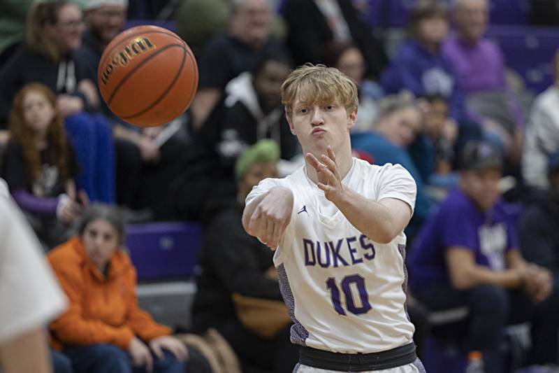 Dixon’s Isiah Nave makes a pass against Plano Wednesday, Dec. 6, 2023 at Dixon High School.