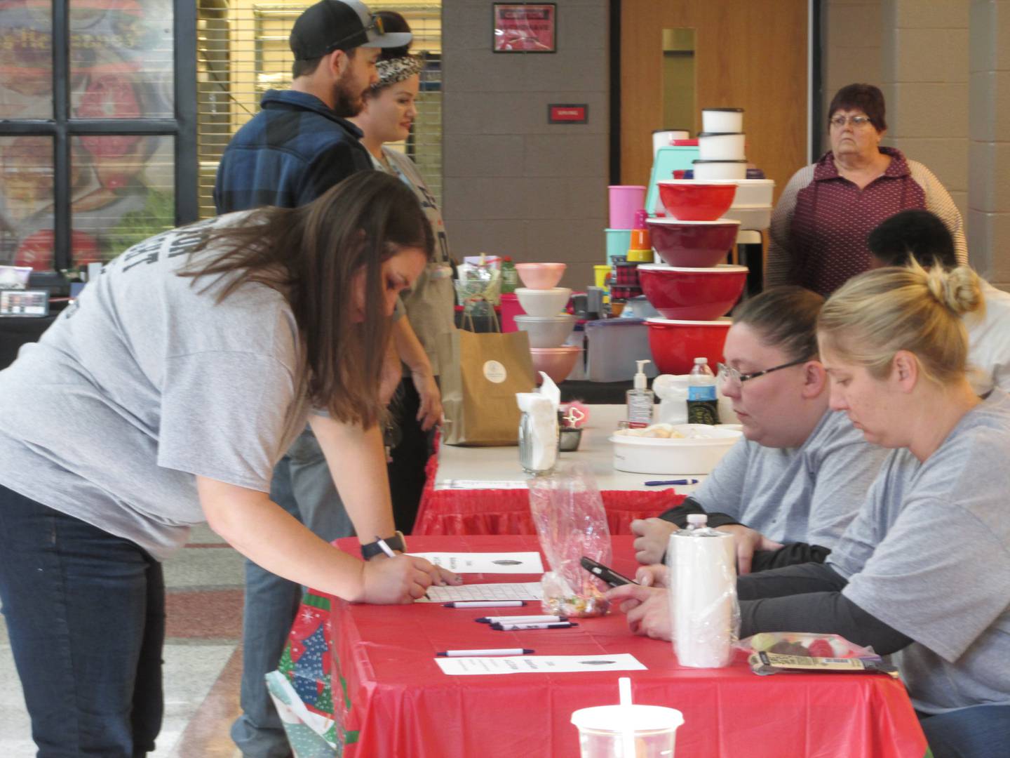 Attendees of Streator Unlimited's Food for Thought fundraising event Sunday, Nov. 13, 2022, at Streator High School sign up for a chance to win prizes.