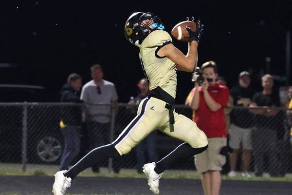 Ben Anderson’s breakout game leads Sycamore past Rochelle in early, crucial I-8 battle