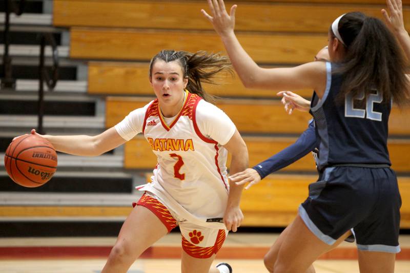 Batavia’s Brooke Carlson (2) drives toward the basket during a home game against Lake Park on Tuesday, Dec. 6, 2022.