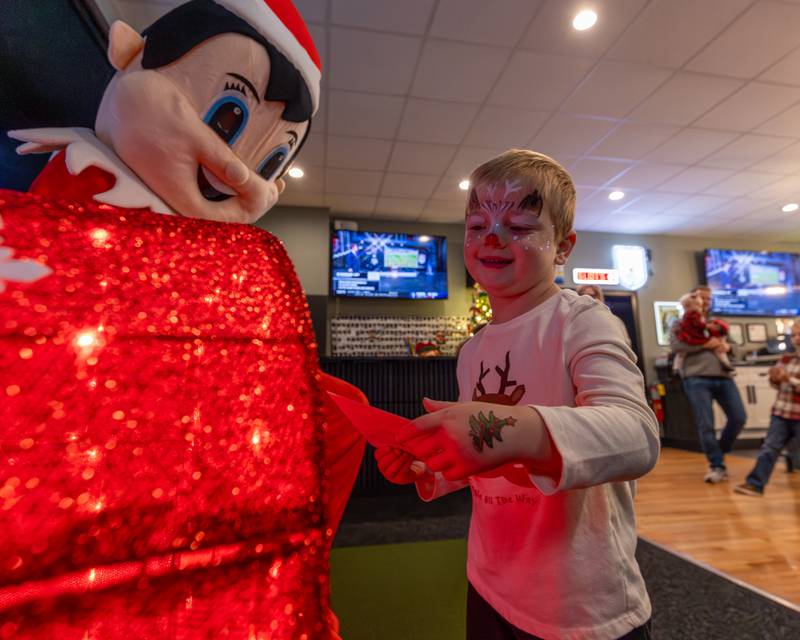 Riley Waynick puts letter to Santa into box at the annual Christmas in the Valley on Saturday, November 15, 2025 at the Tee Box in Spring Valley.