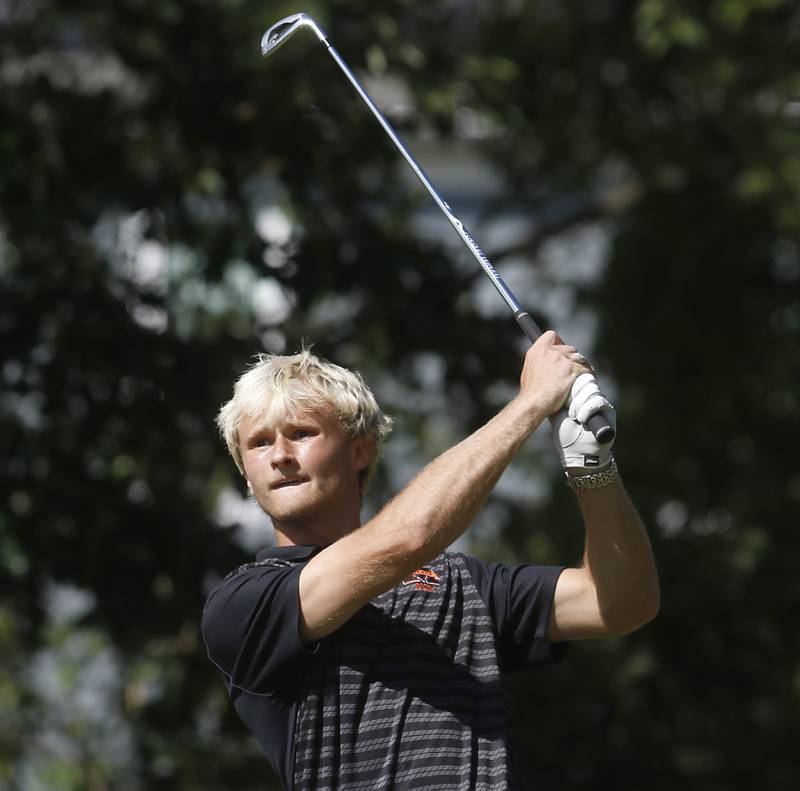 McHenry’s Dane Currie watches his tee shot on the 8th hole during the Fox Valley Conference Boys Golf Tournament Thursday, Sept. 25, 2025, at Foxford Hills Golf Club in Cary.