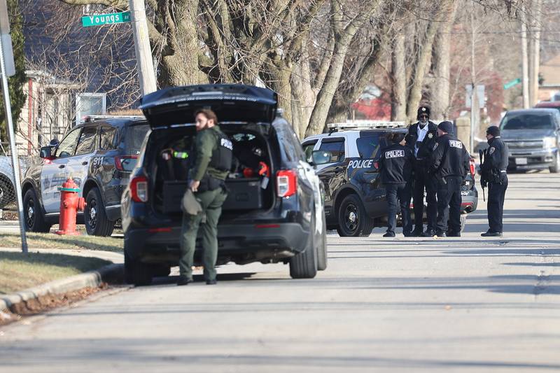 Joliet police shut down Ohio Street between Park Avenue and North Garnsey Avenue during a standoff one street over on Irving Street on Thursday, Jan. 9, 2025 in Joliet.