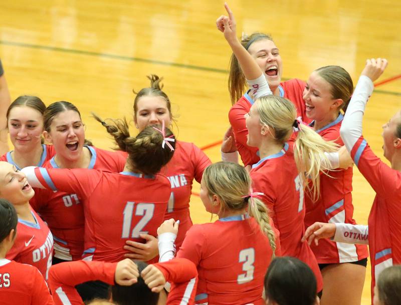 Members of the Ottawa volleyball team react after defeating L-P in three sets on Tuesday, Oct. 17, 2023 at Sellett Gymnasium.