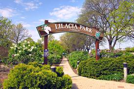 Lombard Historical Society to hold Lilacia Park tour guide training