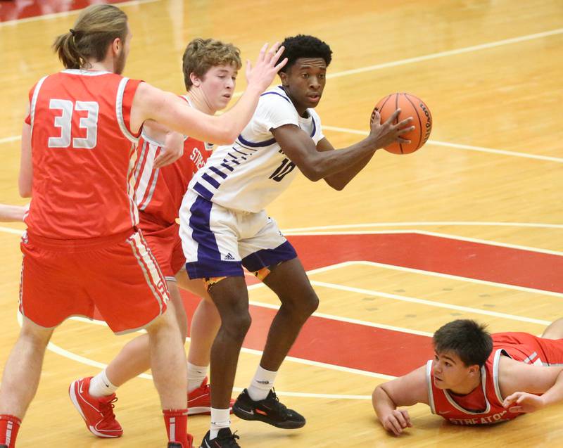 Plano's Davlone Stamps works his way around Streator defenders Quinn Baker, Isiah Weibel and Logan Aukland during the Dean Riley Shootin' The Rock Thanksgiving Tournament on Monday, Nov. 20, 2023 at Kingman Gym.