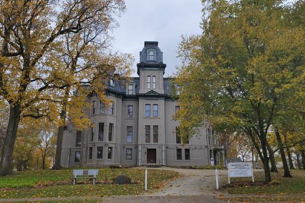 Shaw Local Radio Podcast: Anne Pesola from the Hegeler Carus Mansion