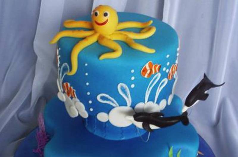 Wadsworth baker Luda Somorin created the ocean cake above for neighbors who wanted a water-related cake for their son’s birthday. The cake matched the invitations, and Somorin also made matching cupcakes.