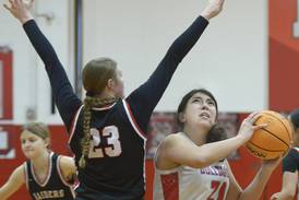 Audrey Arambula provides fourth-quarter spark, Streator outlasts Earlville at the Pops