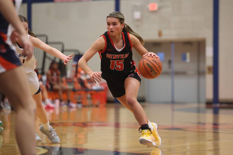 Lincoln-Way Central’s Gianna Amadio drives to the basket against Stagg on Monday, Dec. 11th, 2023 in Palos Hills.