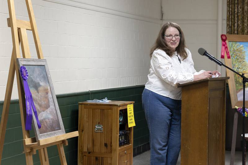 Judge Leslie Pappas announces Dan Bowman’s “Clear Creek Bluff” being named Best of Show Thursday, April 3, 2025, at the Phidian Club’s 76th Art Show.